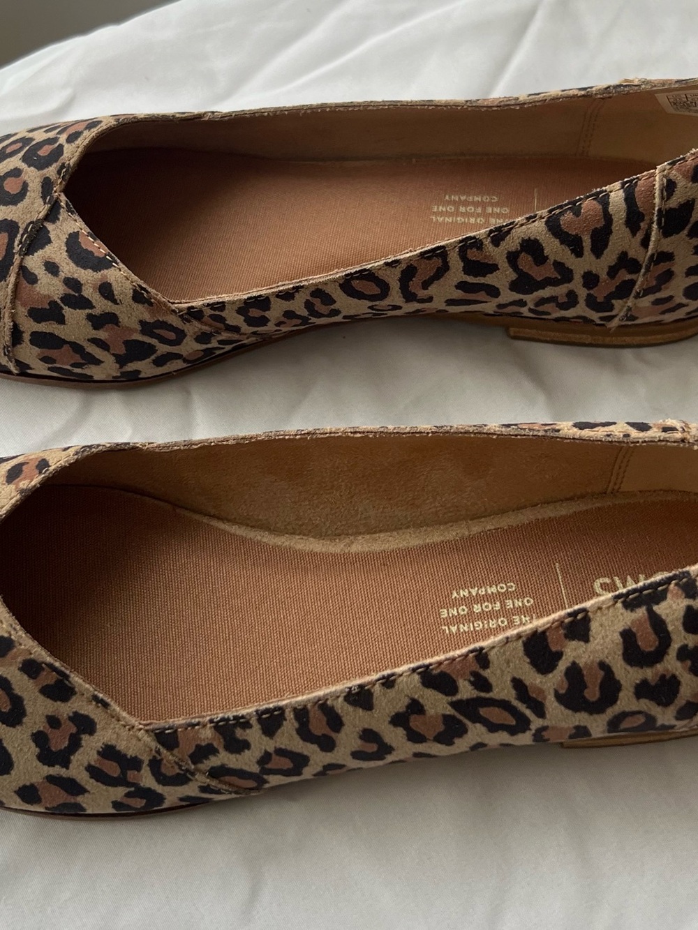 TOMS Leopard Print Slip-On Flats in Brown and Black - Picture 3 of 7